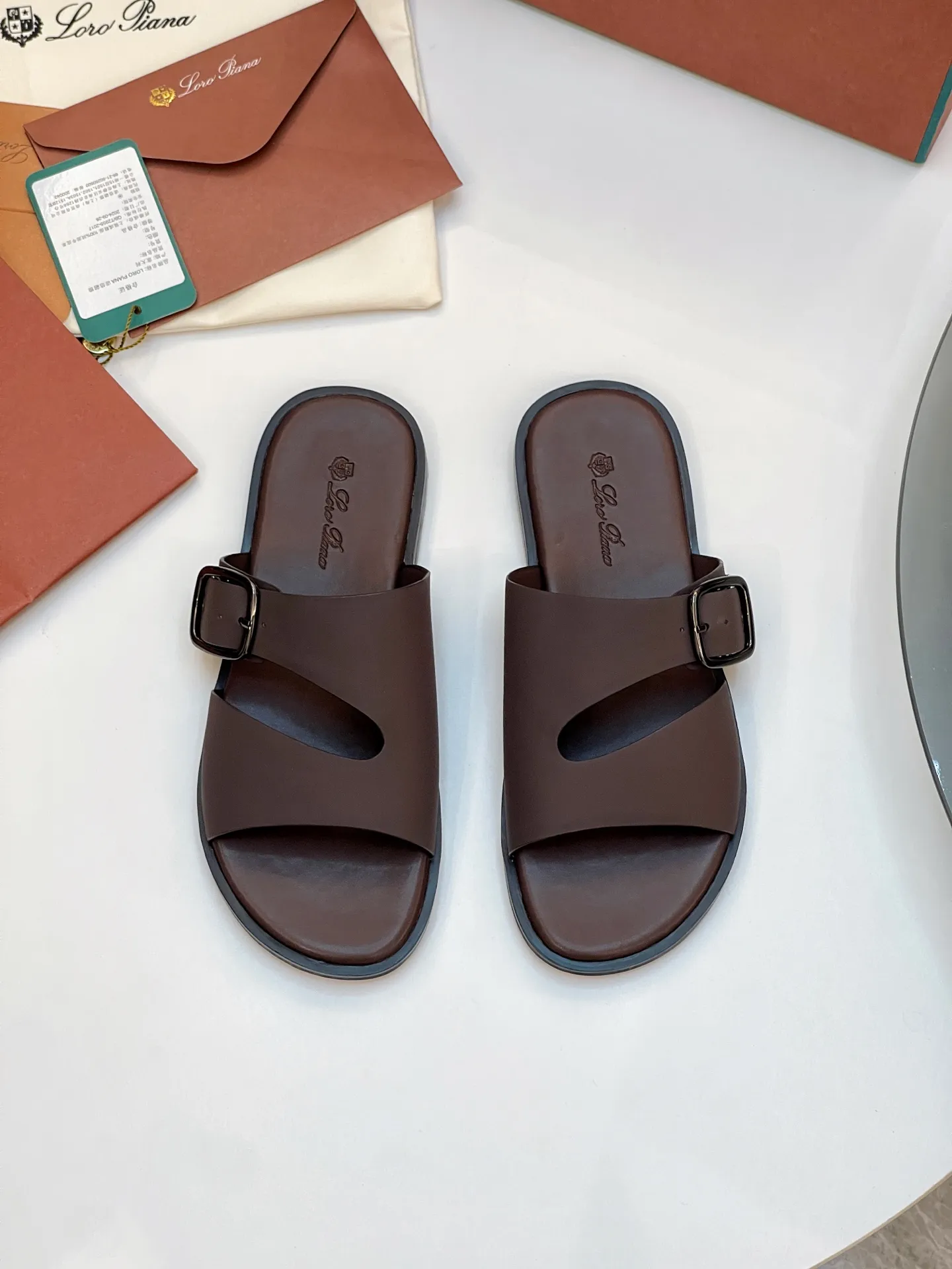 Men's shoes 💰420 Loro Piana, LP's popular spring and summer slippers are synchronized with the new counters, uppers are imported cowhide fabrics from Italy, high-quality splicing technology, soles: original soles specially provided by the original factory, exclusive molded soles are super comfortable, original factory orders, 🔍🔍high quality, you can go in and out of the counter at will, welcome to compare, code number 39-44 (order 38 45 46)